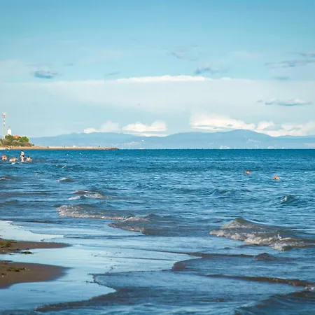 Waterfront In 54587 公寓