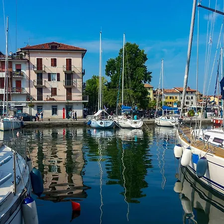 Waterfront In 54587 * 比比翁